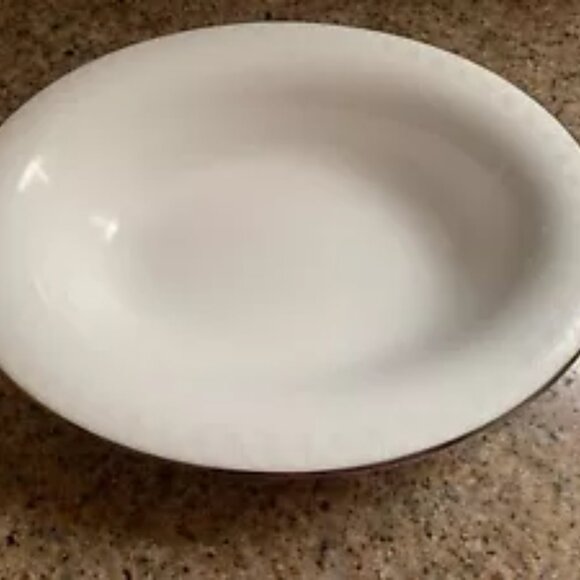 WEDGEWOOD Petal Lattice Ecru 9-3/4”x7-3/4”x2” Oval Vegetable Serving Bowl White - Picture 4 of 4